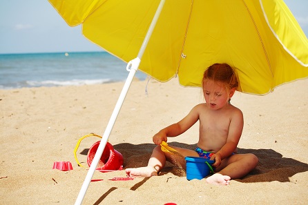 Pige på strand